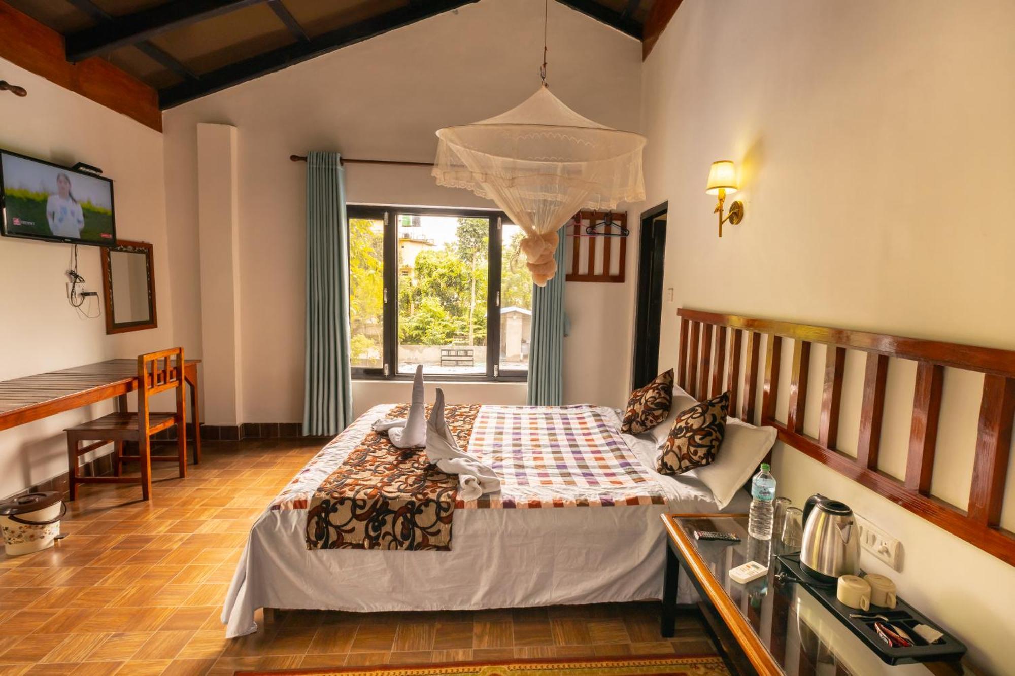 Hotel Parkside & Swimming Pool-Between Greenery And Azure ,Your Perfect Retreat Читван Екстериор снимка