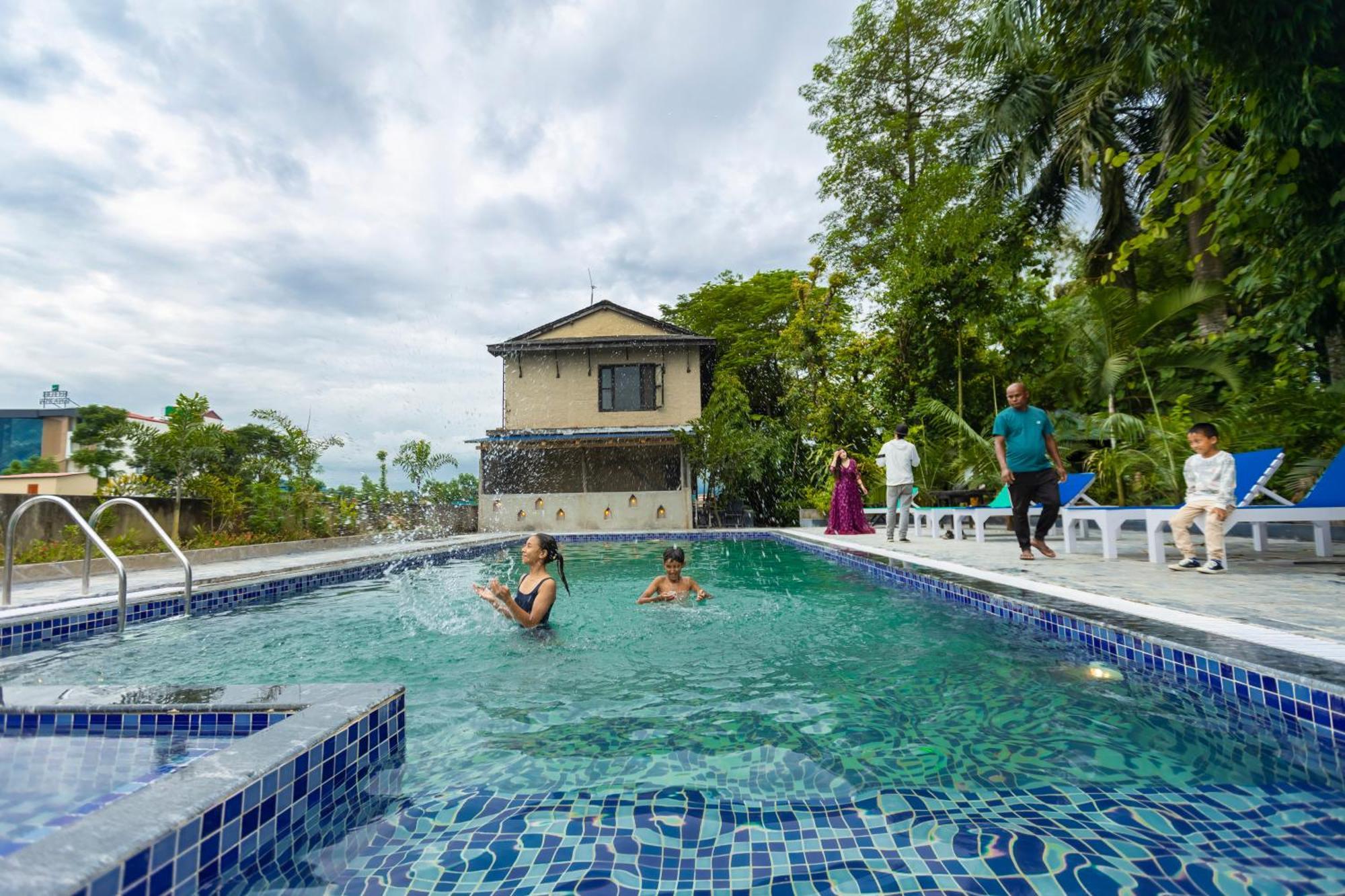 Hotel Parkside & Swimming Pool-Between Greenery And Azure ,Your Perfect Retreat Читван Екстериор снимка