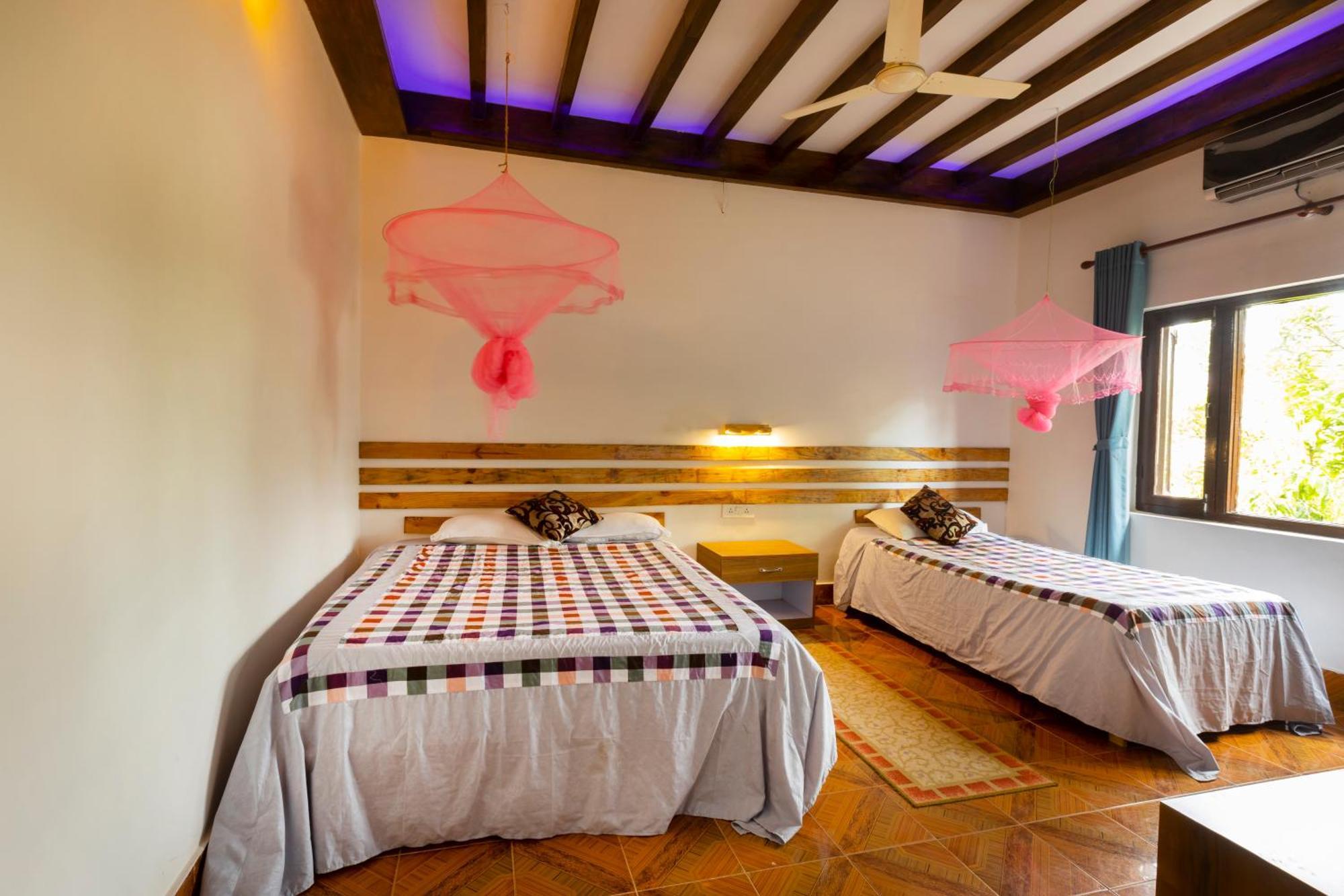 Hotel Parkside & Swimming Pool-Between Greenery And Azure ,Your Perfect Retreat Читван Екстериор снимка
