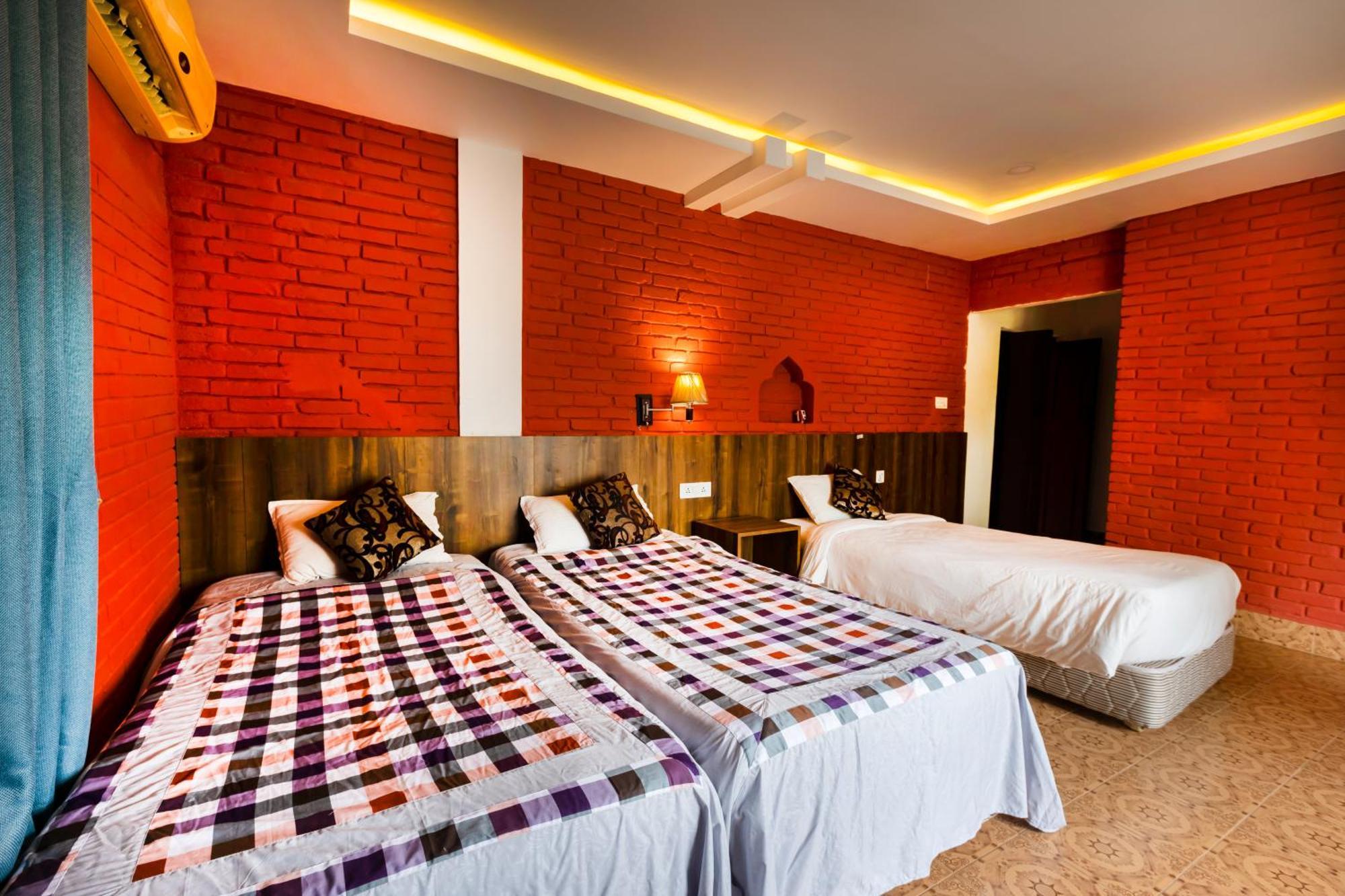 Hotel Parkside & Swimming Pool-Between Greenery And Azure ,Your Perfect Retreat Читван Екстериор снимка