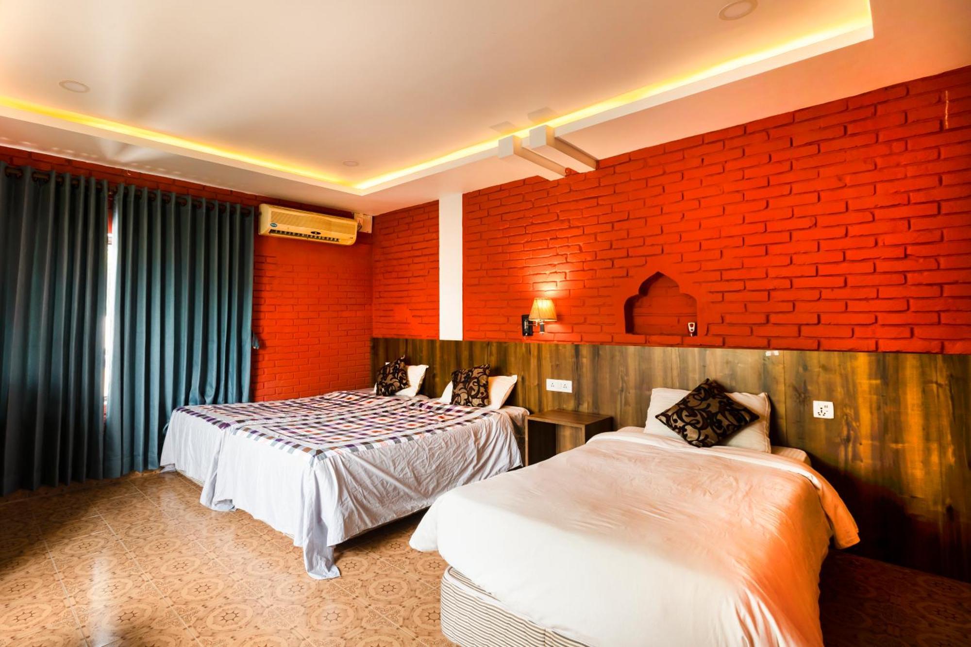 Hotel Parkside & Swimming Pool-Between Greenery And Azure ,Your Perfect Retreat Читван Екстериор снимка