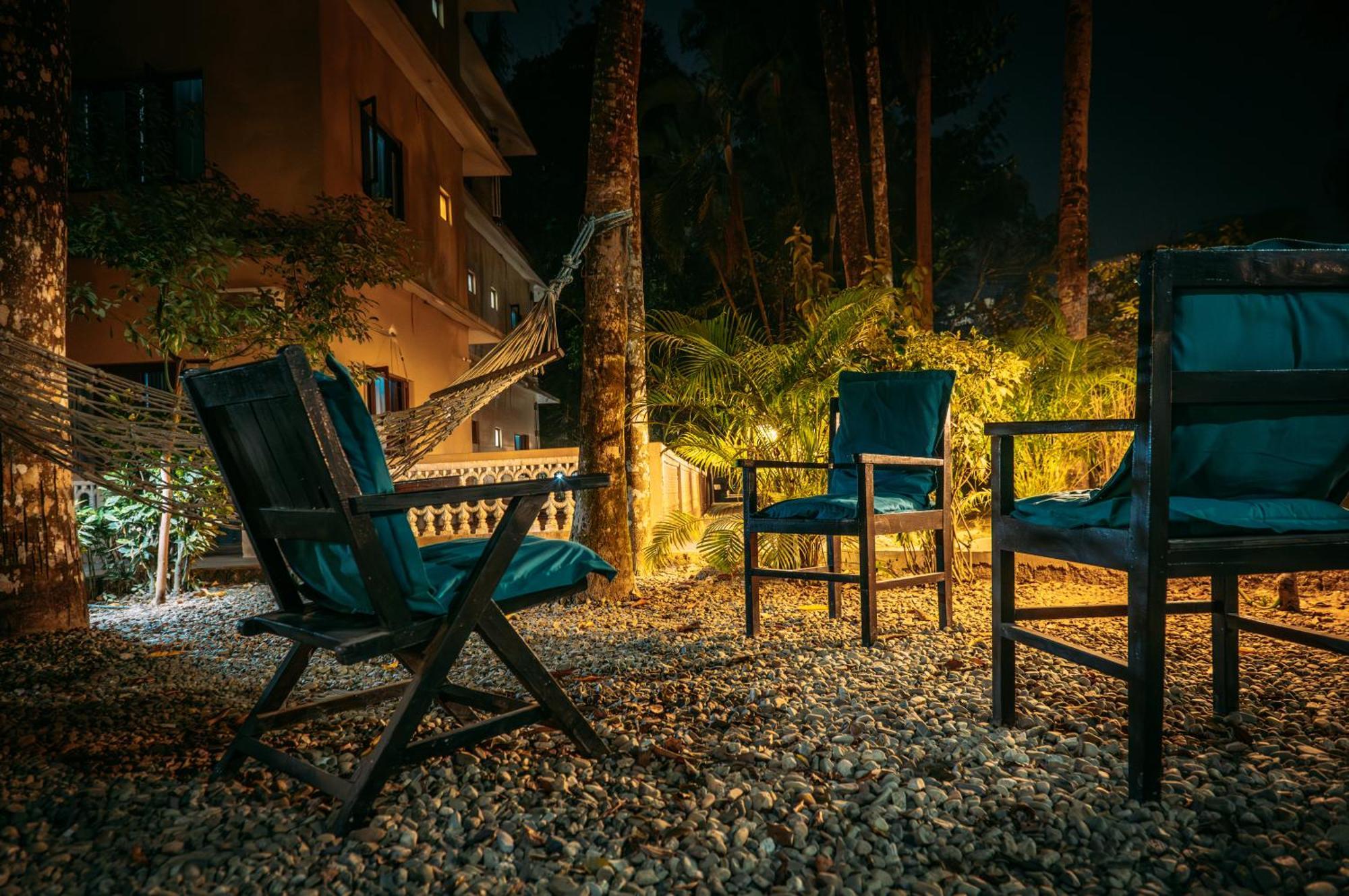 Hotel Parkside & Swimming Pool-Between Greenery And Azure ,Your Perfect Retreat Читван Екстериор снимка