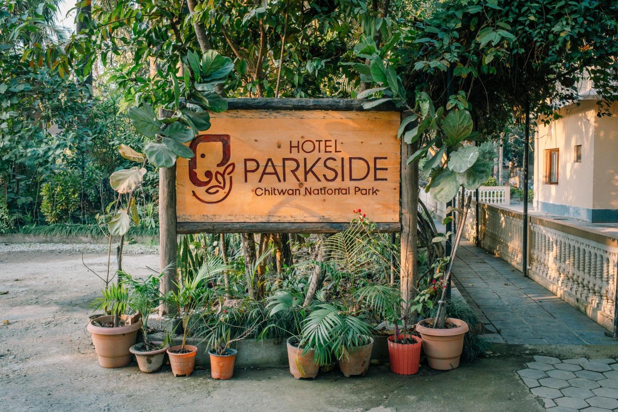Hotel Parkside & Swimming Pool-Between Greenery And Azure ,Your Perfect Retreat Читван Екстериор снимка